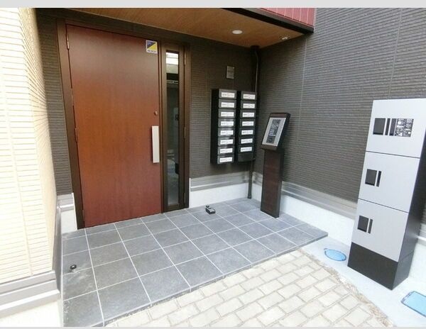 13/19 エントランス