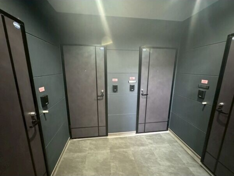 21/27 エントランス