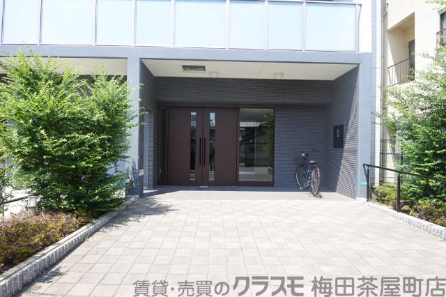 28/30 エントランス