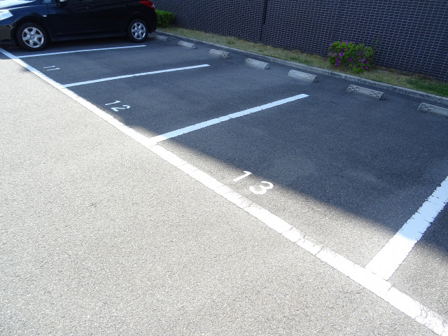 28/30 駐車場