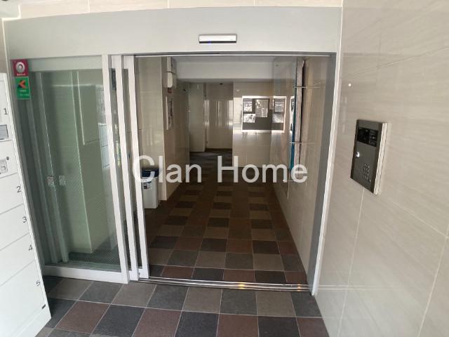 26/30 エントランス