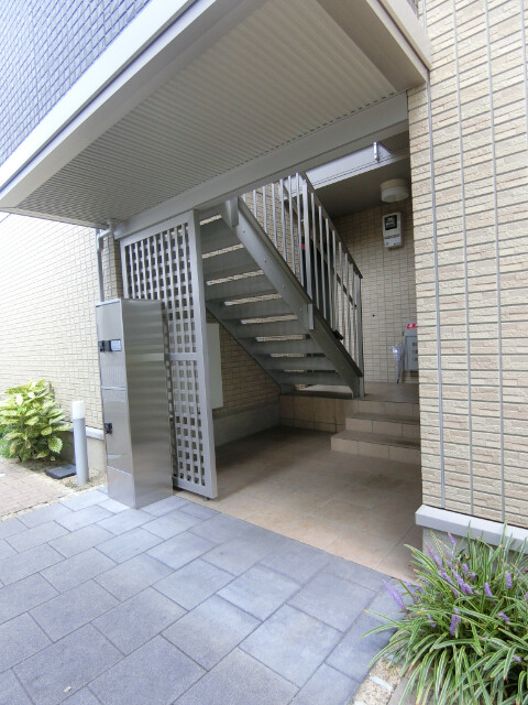 27/30 エントランス