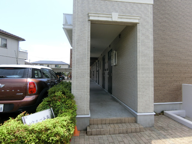 28/30 エントランス