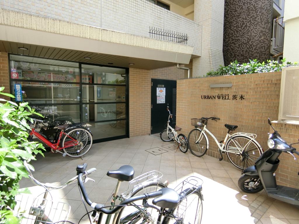 27/30 エントランス