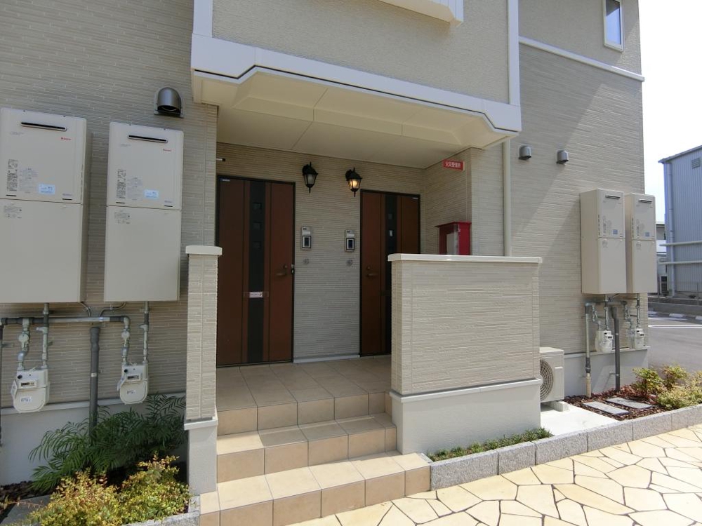 26/30 エントランス