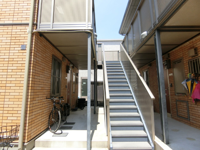 27/30 エントランス