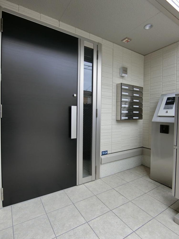 27/30 エントランス