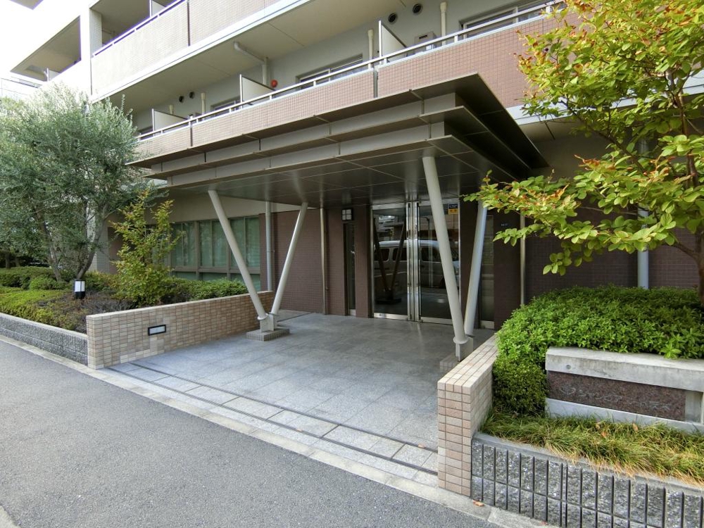 27/30 エントランス