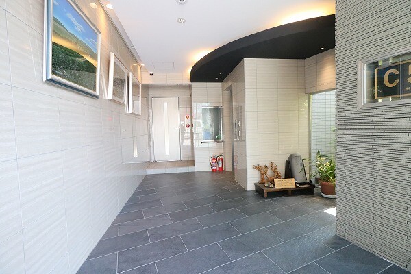 18/19 エントランス