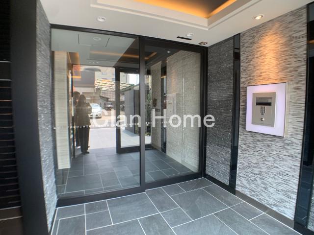 28/30 エントランス