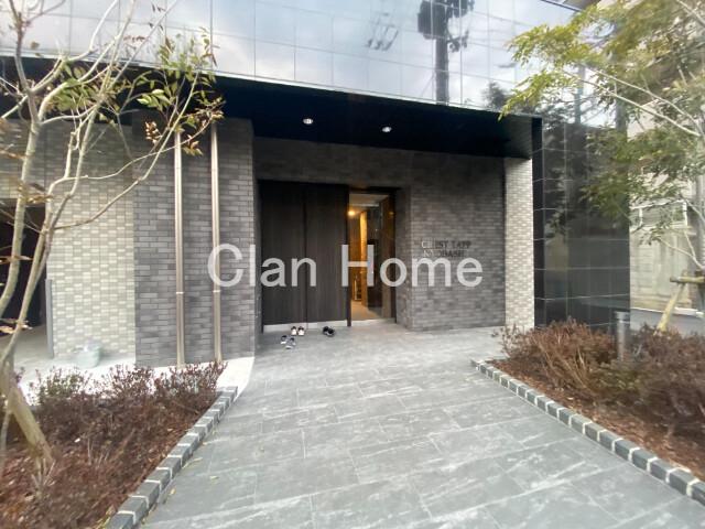 24/30 エントランス