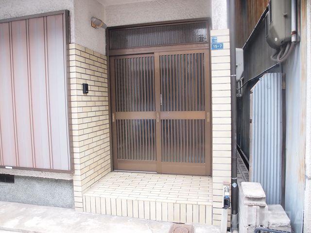 26/30 エントランス