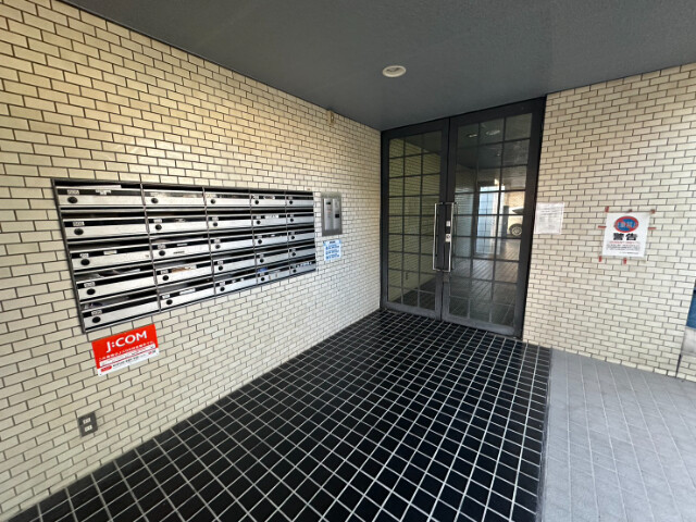 26/30 エントランス