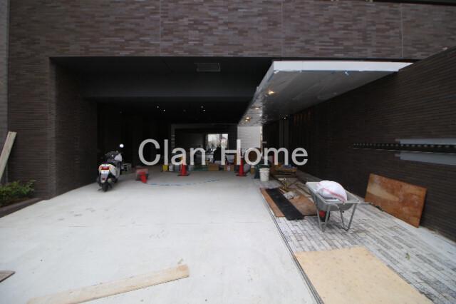 27/30 エントランス