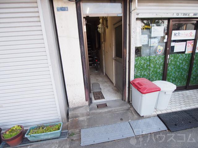 18/29 エントランス