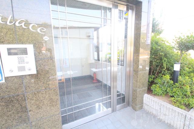 28/30 エントランス