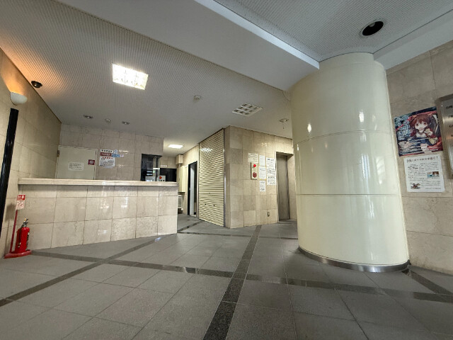 24/30 エントランス