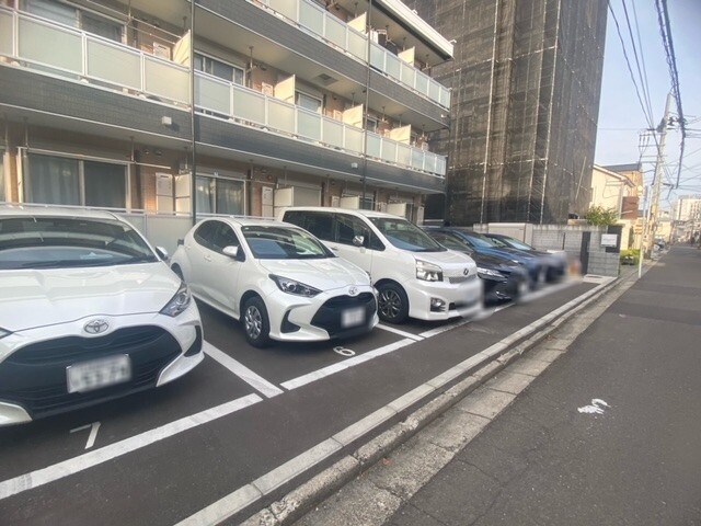 27/30 駐車場