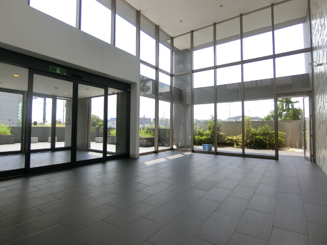 27/30 エントランス