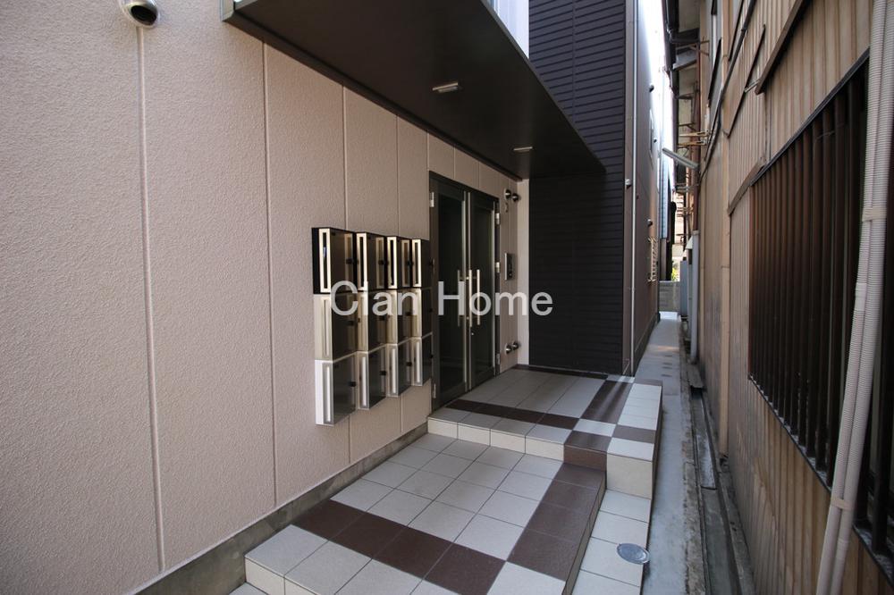 24/30 エントランス