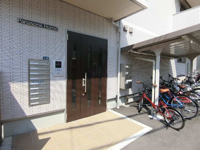 2/5 エントランス