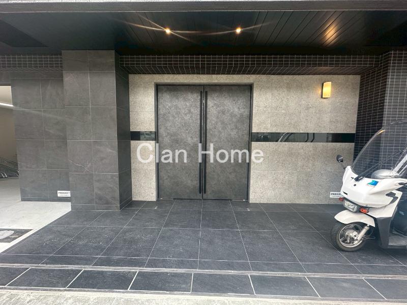 27/30 エントランス