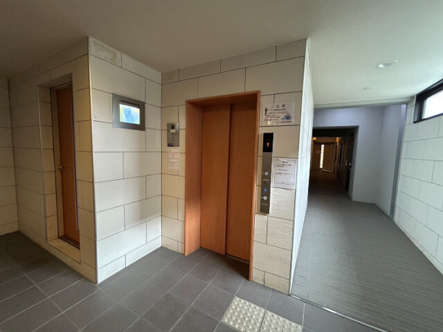 21/22 エントランス