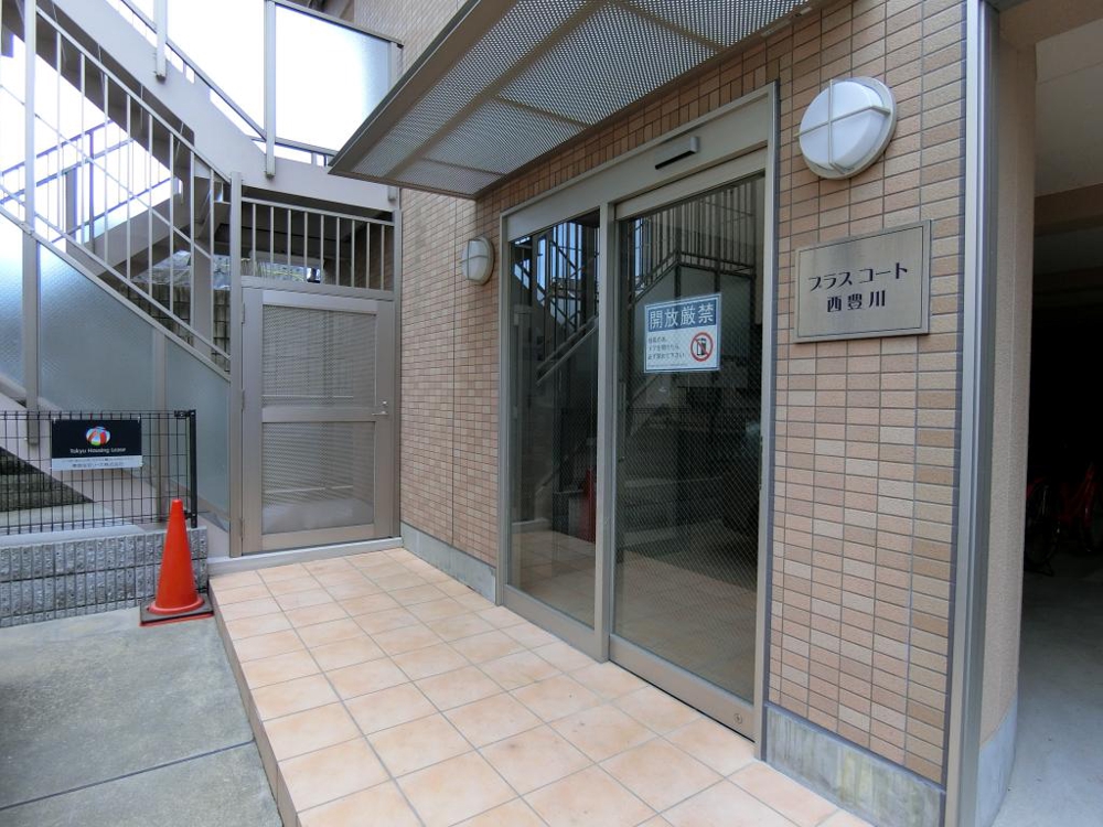 26/30 エントランス