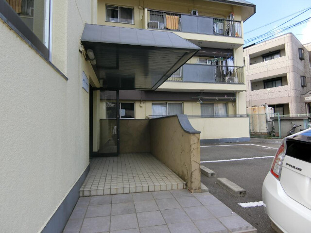 26/30 エントランス