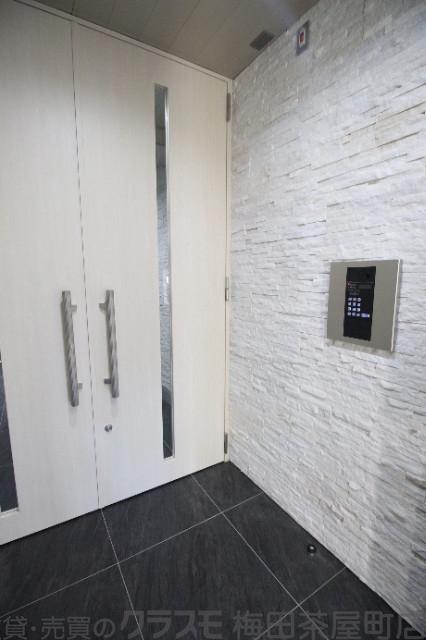 24/30 エントランス