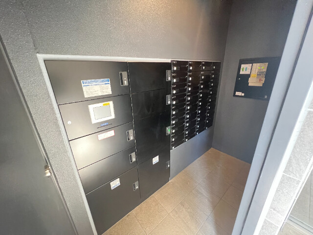 27/30 エントランス