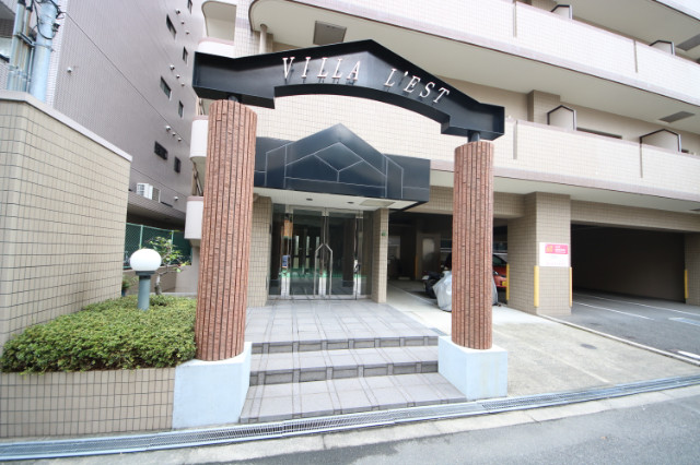 27/30 エントランス