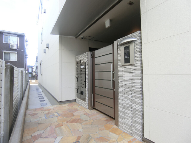 27/30 エントランス