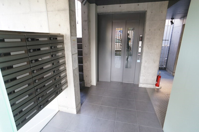 13/14 エントランス