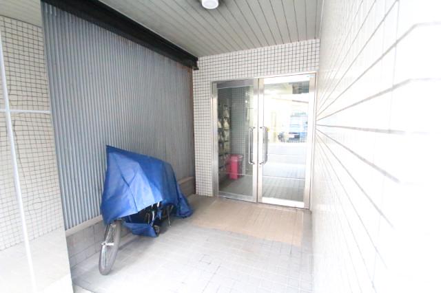 27/30 エントランス