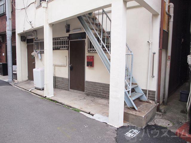 19/30 エントランス