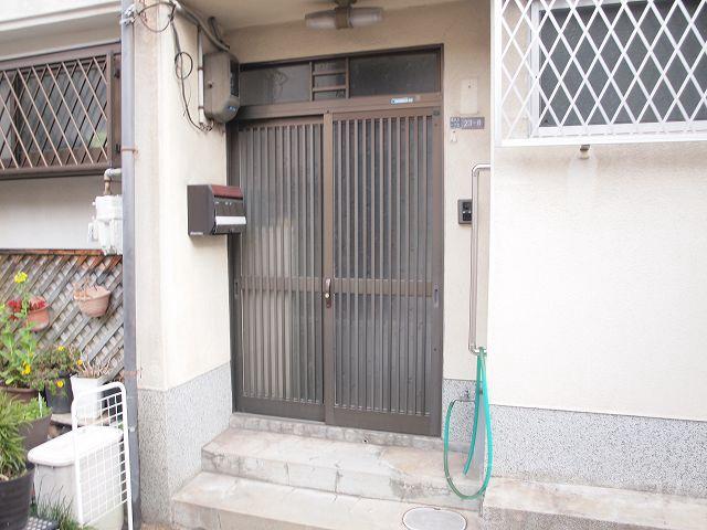 27/30 エントランス