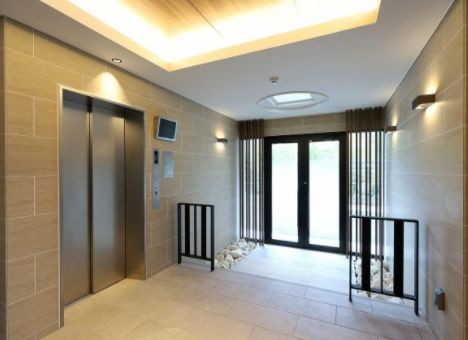 23/30 エントランス