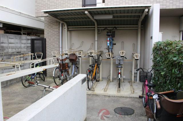 27/30 エントランス