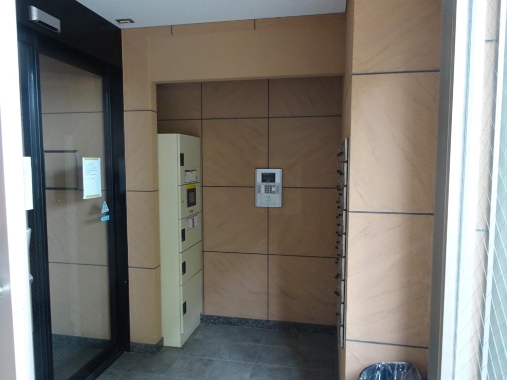 28/30 エントランス