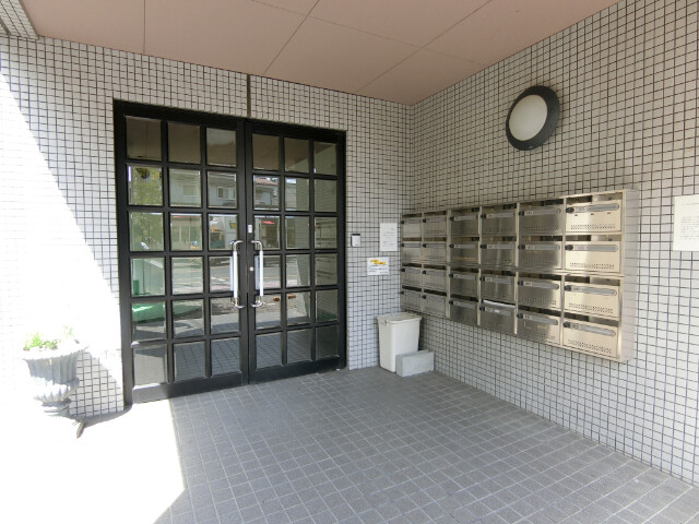 26/30 エントランス