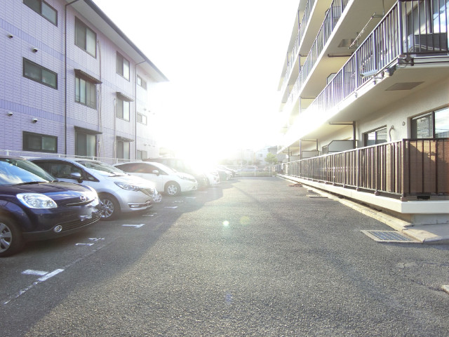 27/30 駐車場