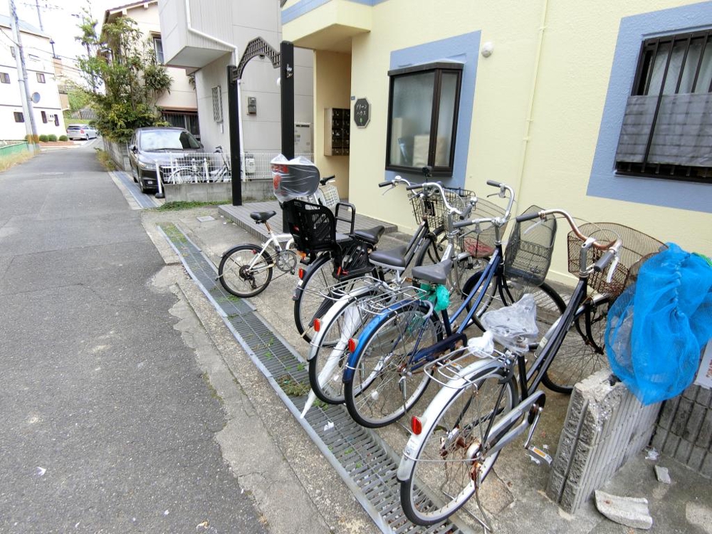 27/30 駐車場