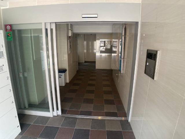 26/30 エントランス