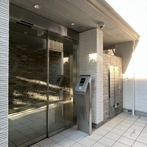 23/30 エントランス