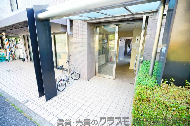 25/30 エントランス