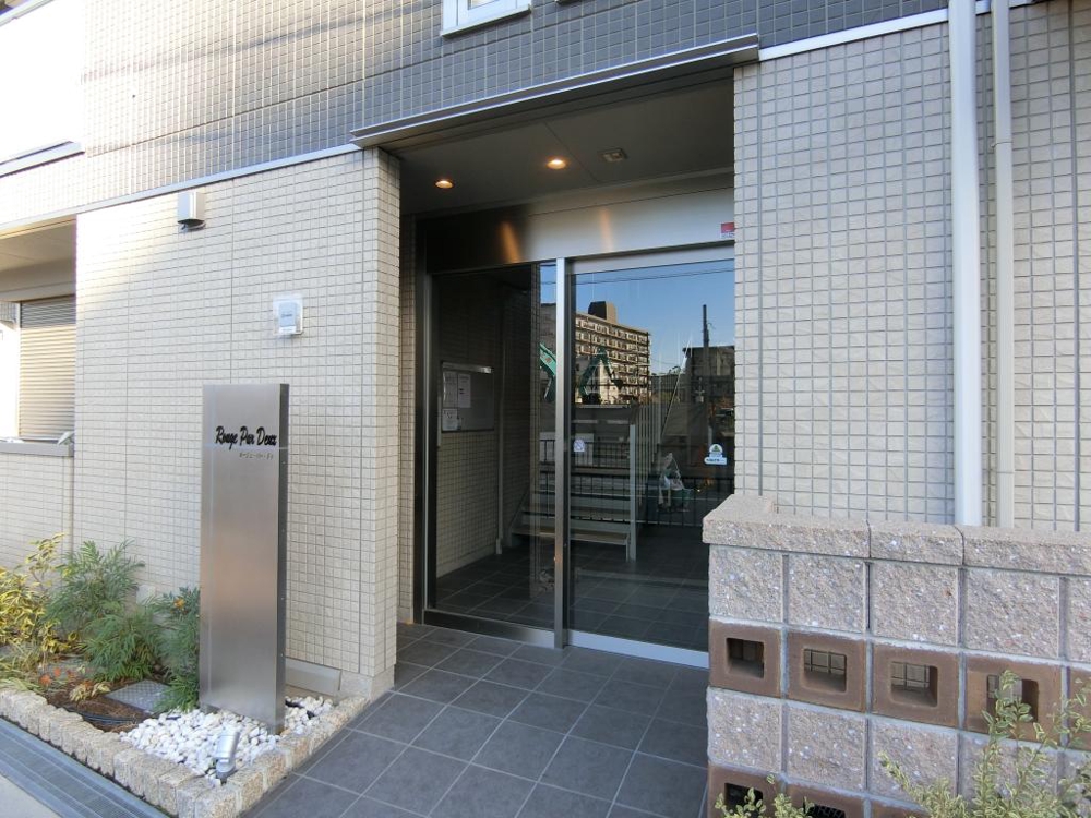 25/30 エントランス