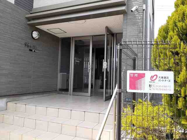 23/30 エントランス