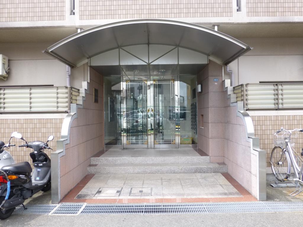 26/30 エントランス