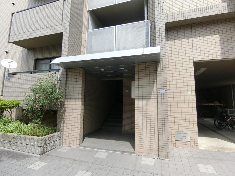 27/30 エントランス